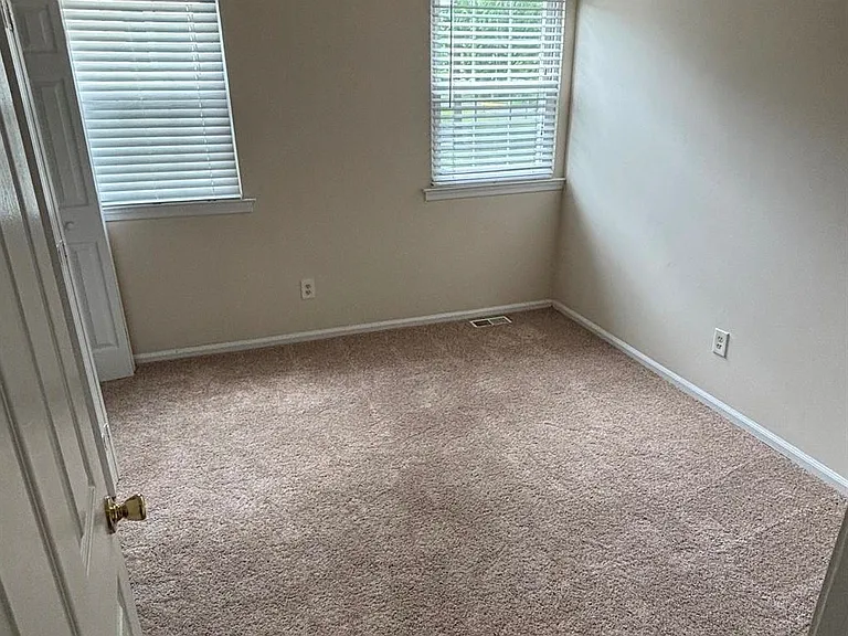 241 Washington Pl — Photo 14