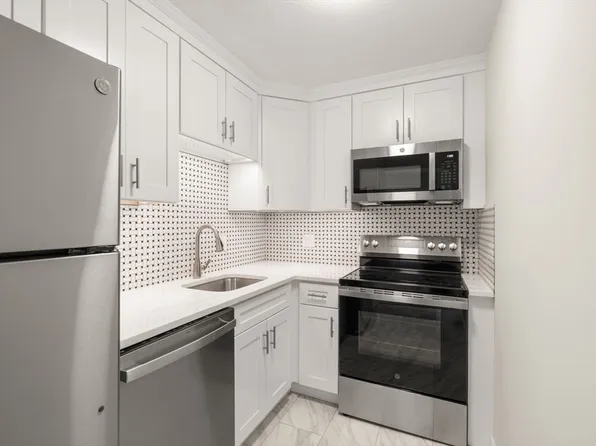 35 Glencoe St APT 43, Brighton, MA 02135