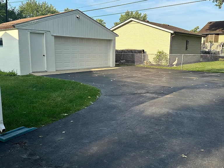 3452 Farley Dr — Photo 12