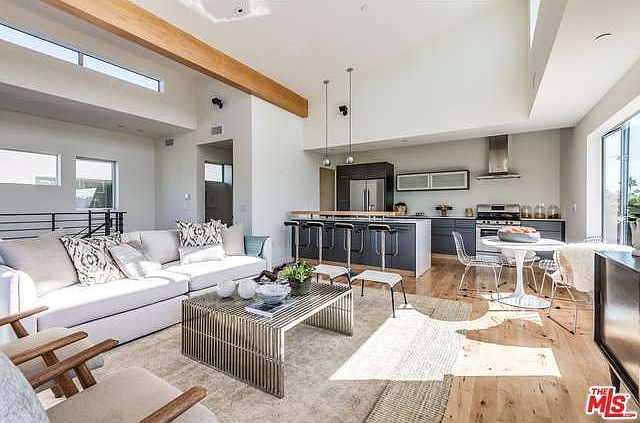 2nd image of 3266 Fay Ave #1/2