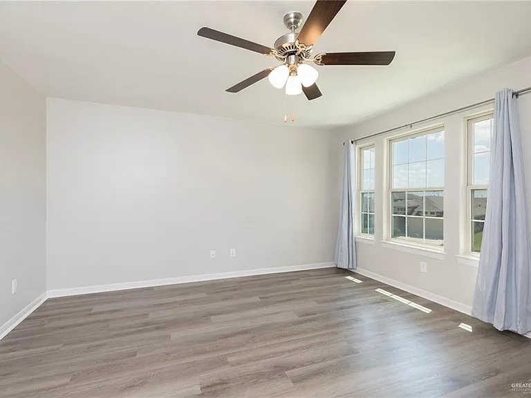 2108 N Sonador Dr — Photo 15