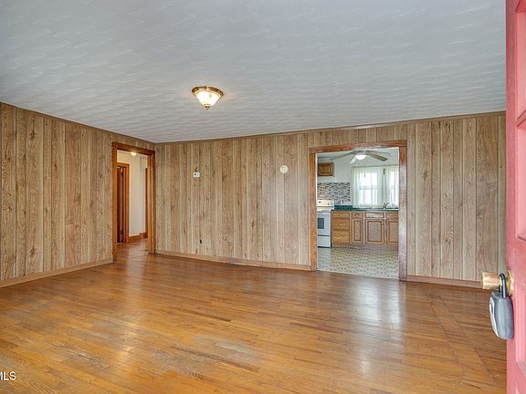 4th image of 102 Brewer St