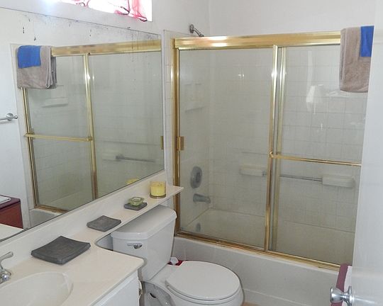 5th image of 708 N Eucalyptus Ave #2