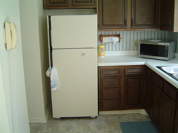 4th image of 1370 Northampton Ct