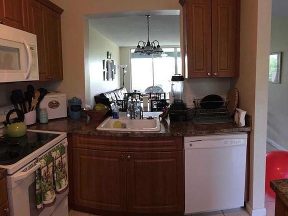3rd image of 9410 Poinciana Pl APT 404