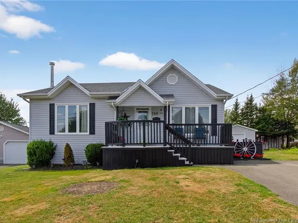 709 Boudreau St, Dieppe, NB E1A 6X5