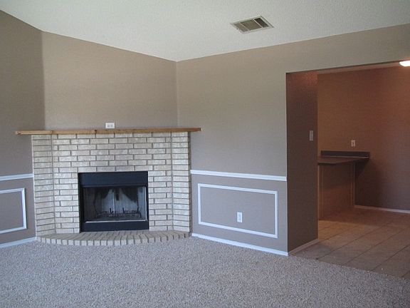 3rd image of 519 Hollyberry Dr
