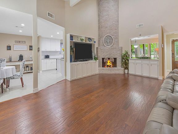 3rd image of 12025 Acorn Oak St