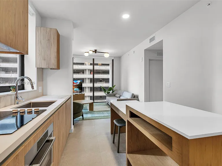 11 NE 6th St #407 — Photo 3