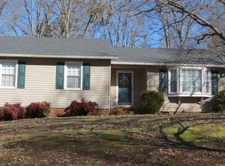 122 Glyn Oaks Dr, Boiling Springs, SC 29316