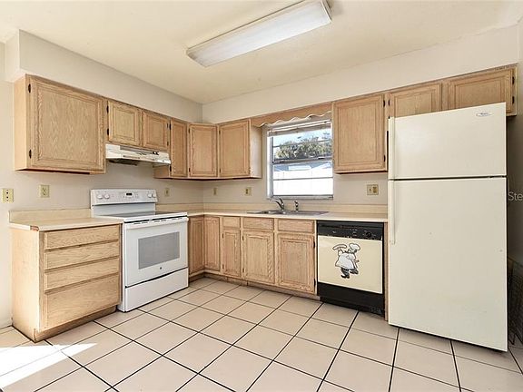5th image of 726 Keats Ave