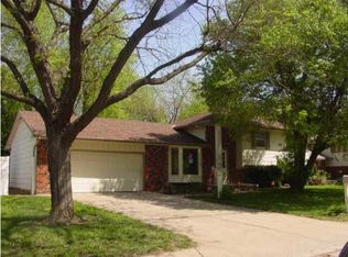 1206 N Oakwood Ct, Derby, KS 67037