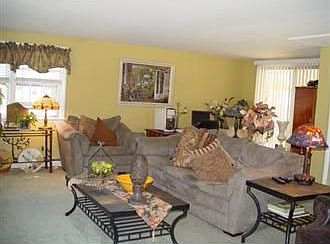 Spacious Family room 22X22