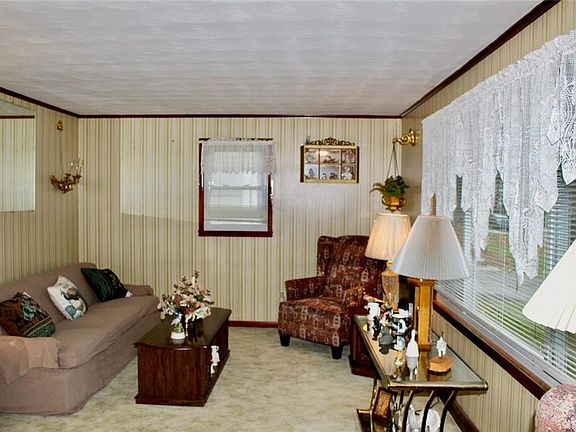 3rd image of 303 Glenview Pkwy