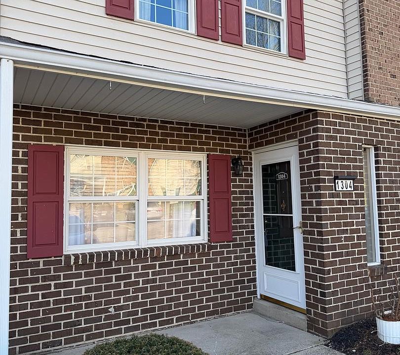 1st image of 1304 Blue Jay Dr