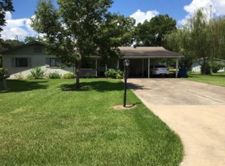1203 Dewberry Ln, Edna, TX 77957