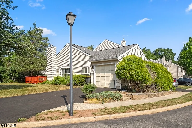 123 Harrow Dr