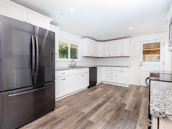Kitchen, black stainless appliances, granite countertops