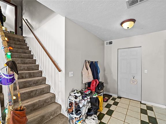 4th image of 3813 Marvin Ave