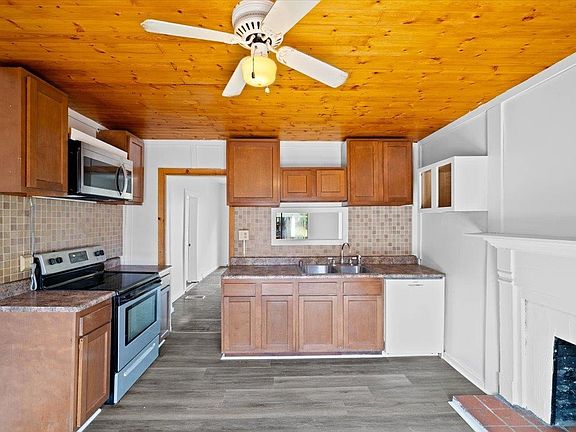 4th image of 806 Church Ave