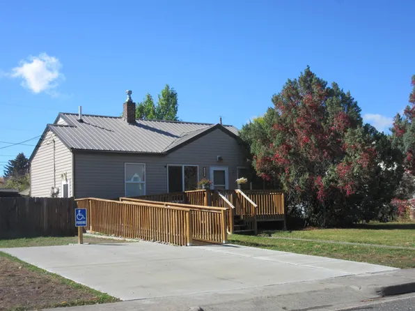 520 Circle Dr E, Cody, WY 82414