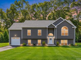 77 Maple Wood Lane, Riverhead, NY 11901