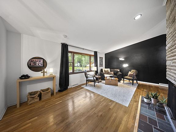 4th image of 5769 Sandalwood Blvd