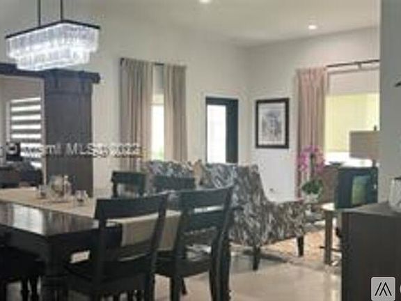 4th image of 1361 Banyan Way