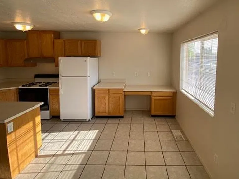 330 N 900 W #H — Photo 9