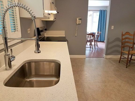 3rd image of 677 N Wren Ave