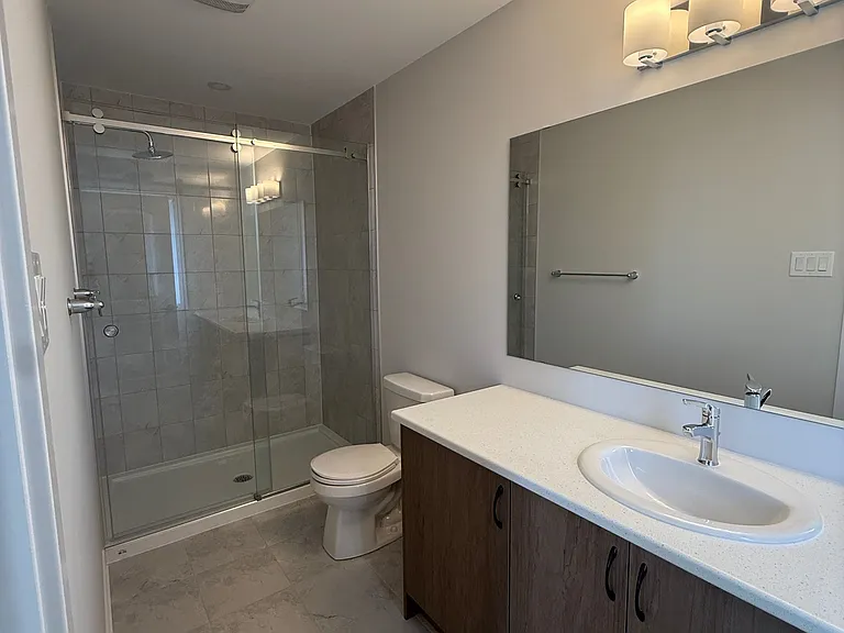 286 Les Emmerson Dr S — Photo 19