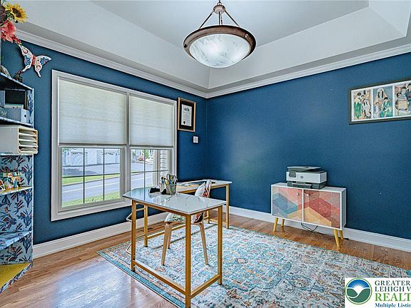 4th image of 236 Schoeneck Ave