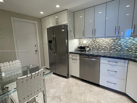 4th image of 1410 S Ocean Dr APT 402
