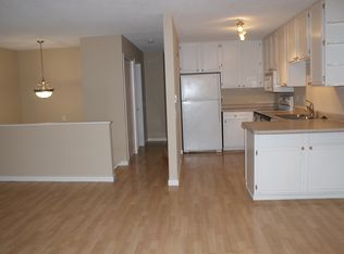 825 145th St E, Burnsville, MN 55337