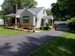 1953 Hubbard Thomas Rd, Hubbard, OH 44425