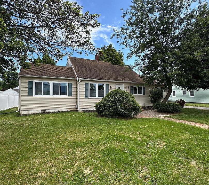 1st image of 822 White Oak Rd