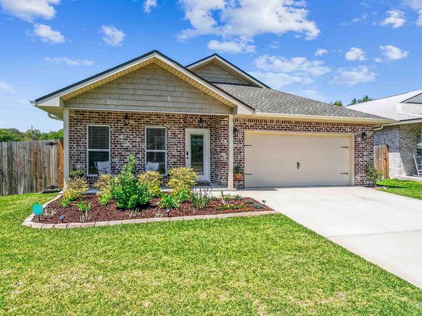 75 4th St, Shalimar, FL 32579