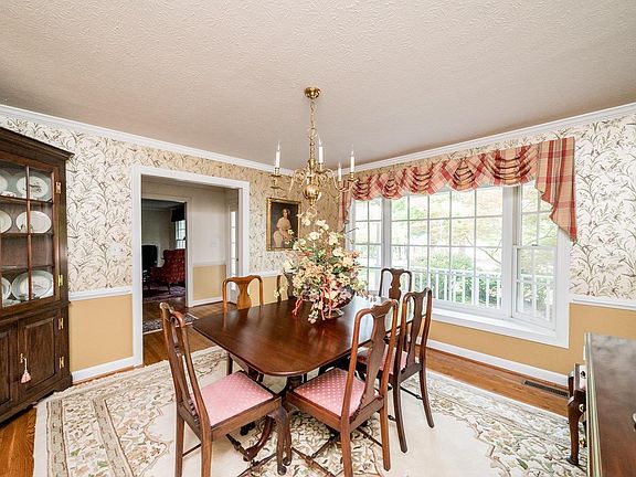 4th image of 112 Bennington Dr
