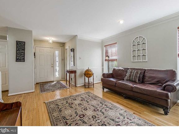 5th image of 18 Blue Heron Ln