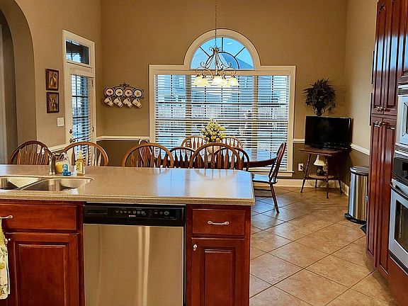 3rd image of 107 Ashton Oak Ct