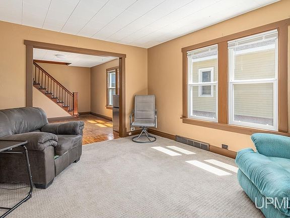 3rd image of 121 Newton St