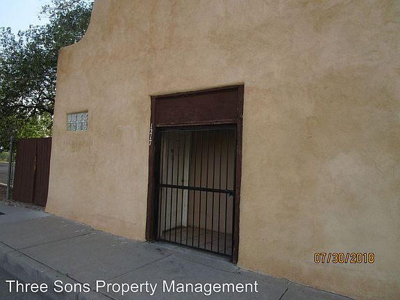 3rd image of 1217 Edith Blvd NE APT 2B