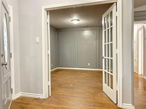 4th image of 436 Brook Hollow Cir