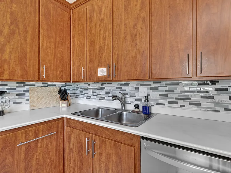 7107 Carriveau Ave NE — Photo 32