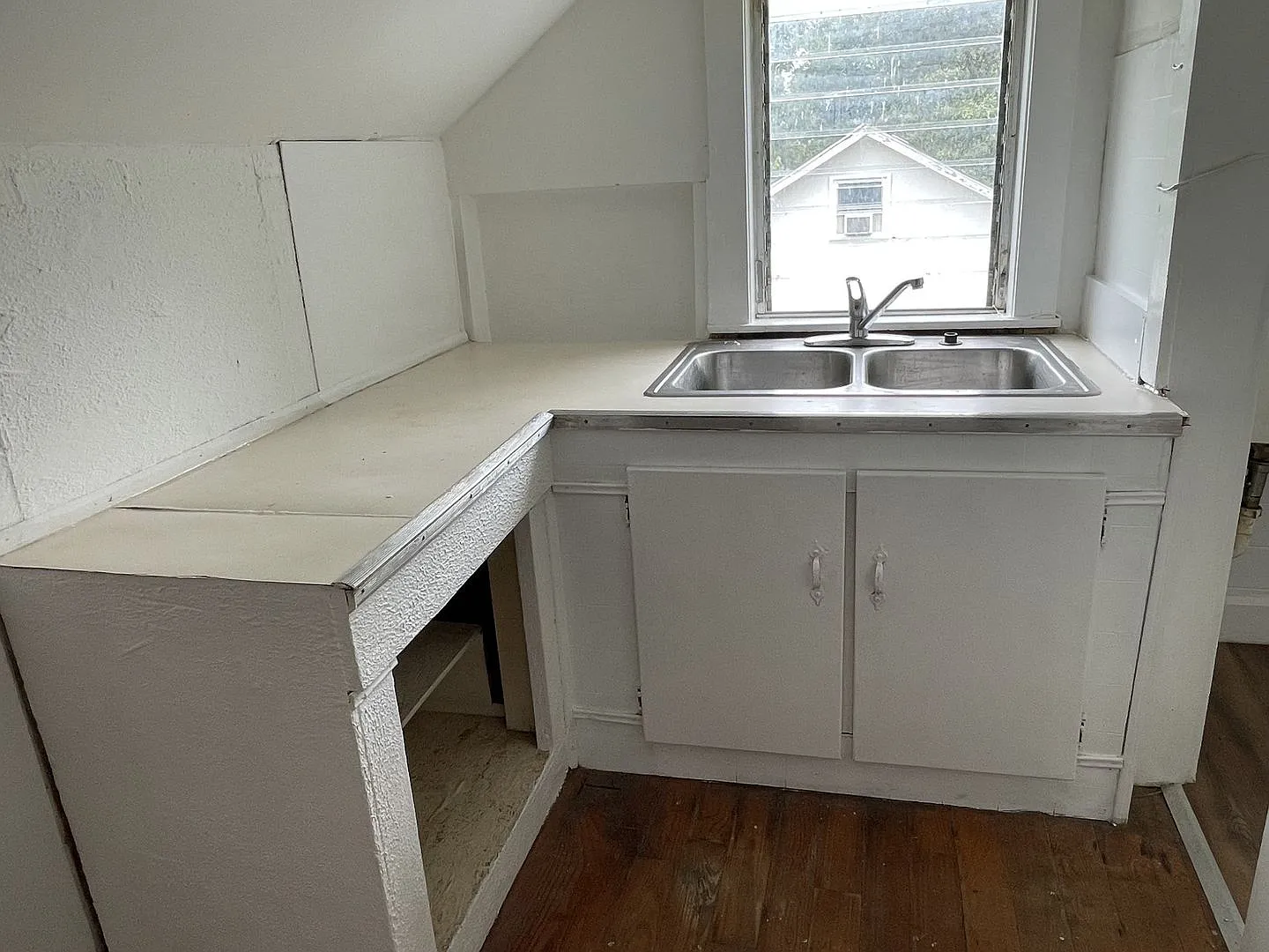 Upstairs Efficiency Apartment Close to MTSU — Photo 4