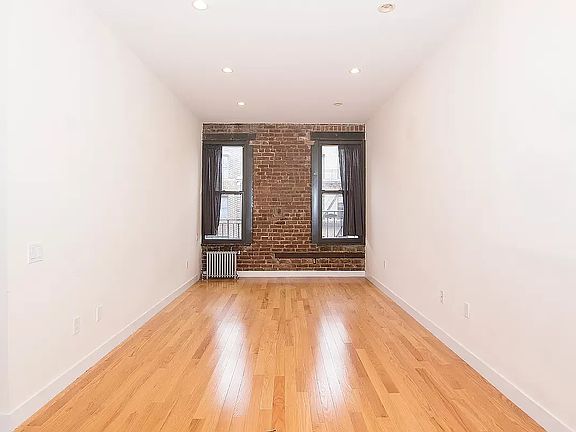 4th image of 3124 32nd St #2D