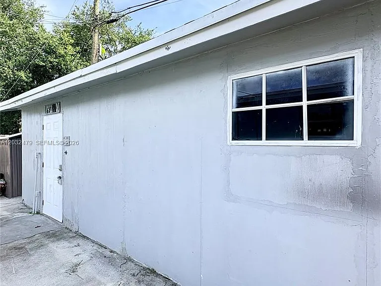 1116 N 61st Ave — Photo 18