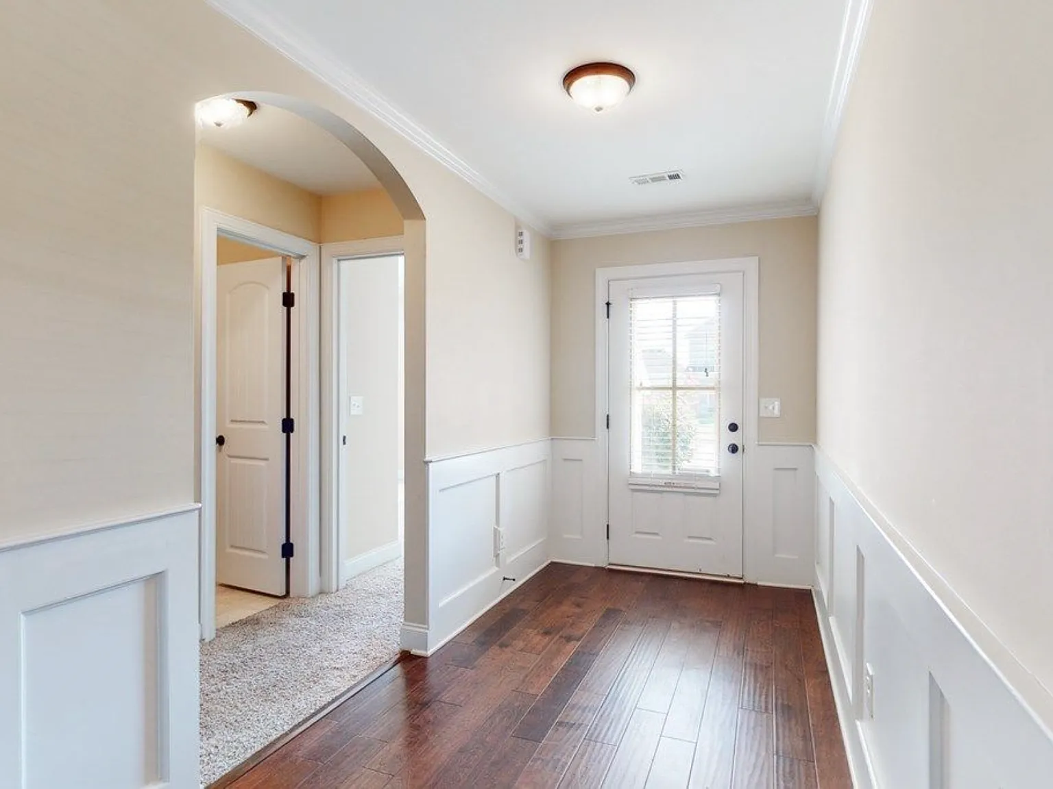 4 bed, 2116 sqft, $2,150 — Photo 2