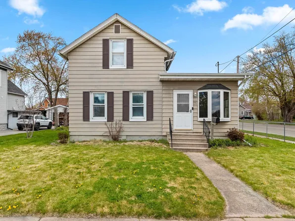 646 1st St, Menasha, WI 54952
