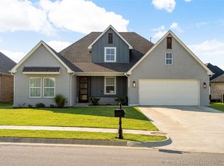 3050 N Briarwood Ave, Catoosa, OK 74015